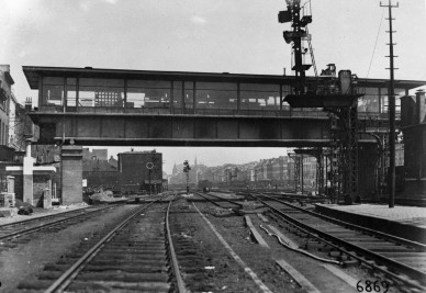 Bruxelles-Nord - 6869 - Etat Belge - Cabine de signalisation de Bruxelles-Nord - Fond ACEC, collection Bois-du-Cazier, Marcinelle.jpg
